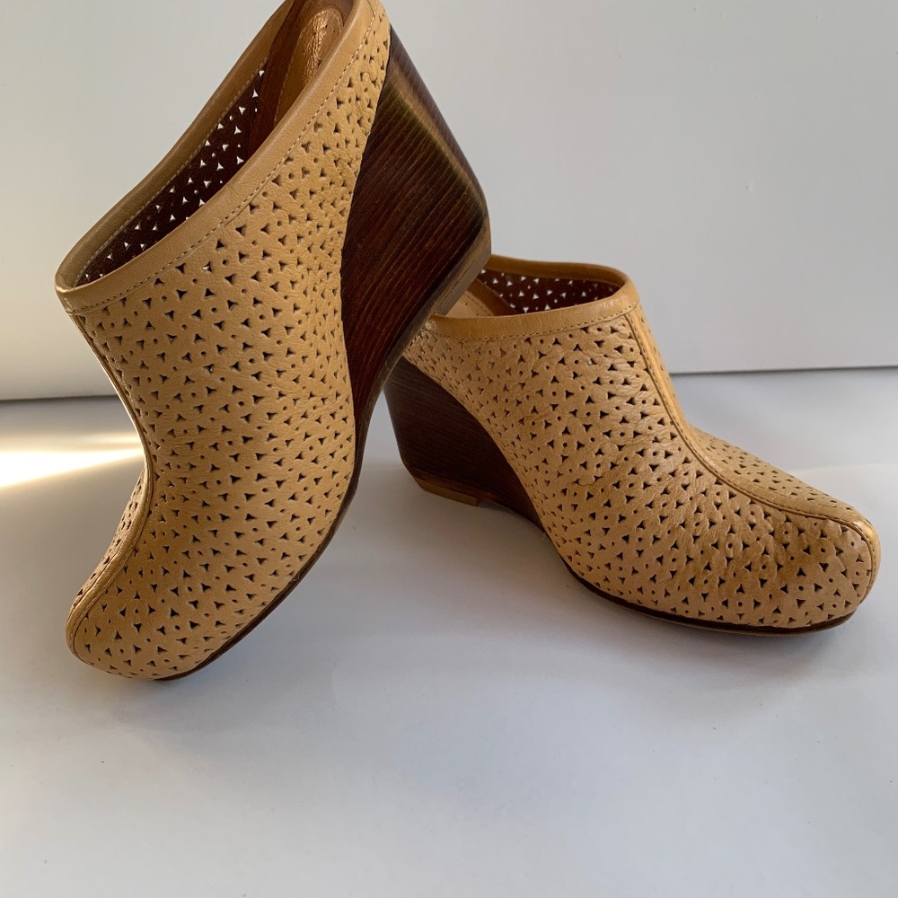 Biviel Camel Menorca Leather Mule Wedge Shoes